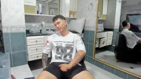 Snapshot of thomas_moon_ chatting on September 23, 11:42 am Thomas online show from September 23, 11:42 am