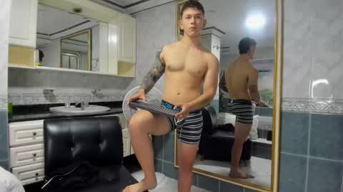 Snapshot of thomas_moon_ chatting on September 12, 12:16 pm Thomas online show from September 12, 12:16 pm