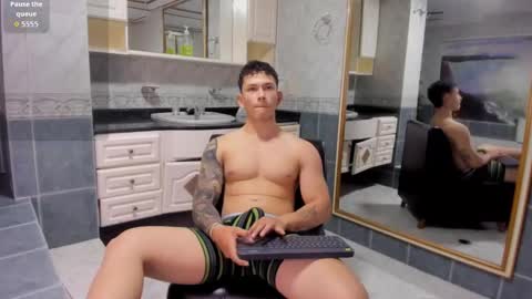 Snapshot of thomas_moon_ chatting on September 17, 3:24 pm Thomas online show from September 17, 3:24 pm