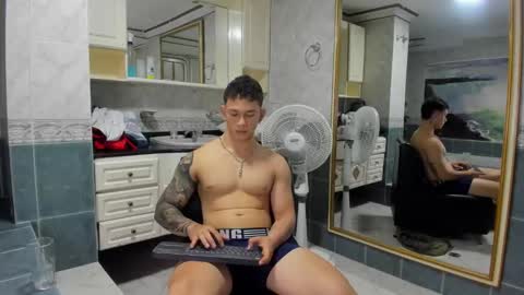 Snapshot of thomas_moon_ chatting on September 13, 1:12 pm Thomas online show from September 13, 1:12 pm