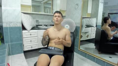 Snapshot of thomas_moon_ chatting on September 9, 1:43 pm Thomas online show from September 9, 1:43 pm