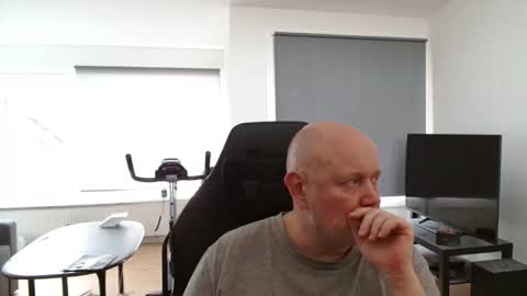 Snapshot of thomash32 chatting on September 21, 11:54 am thomash32 online show from September 21, 11:54 am