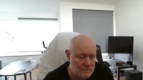 Snapshot of thomash32 chatting on September 11, 10:25 am thomash32 online show from September 11, 10:25 am