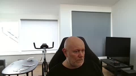Snapshot of thomash32 chatting on October 18, 9:03 am thomash32 online show from October 18, 9:03 am
