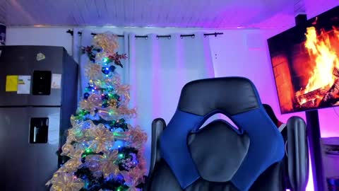 Snapshot of thomklein chatting on December 17, 7:59 pm Thom Klein online show from December 17, 7:59 pm