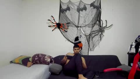 thomson_hot01 online show from October 28, 5:21 am