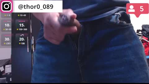 Snapshot of thor0200 chatting on February 11, 5:16 am thor0200 online show from February 11, 5:16 am