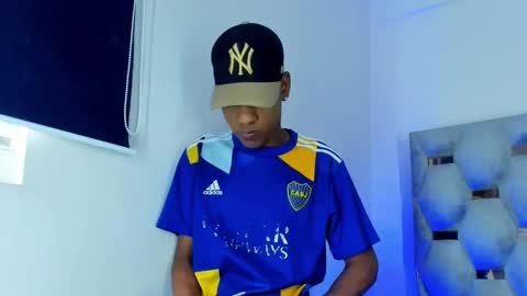 Snapshot of tiago_xxx_ chatting on October 17, 9:30 pm tiago_xxx_ online show from October 17, 9:30 pm