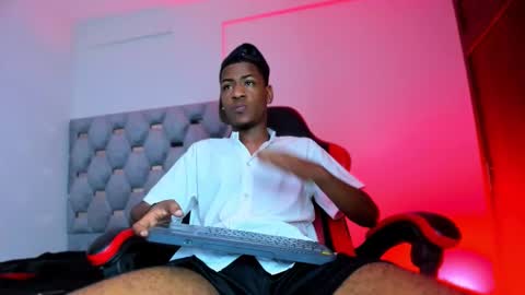 Snapshot of tiago_xxx_ chatting on October 1, 10:57 pm tiago_xxx_ online show from October 1, 10:57 pm