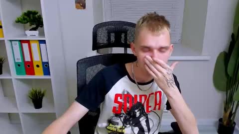 Snapshot of tim_blackk chatting on October 15, 8:49 pm Tim online show from October 15, 8:49 pm