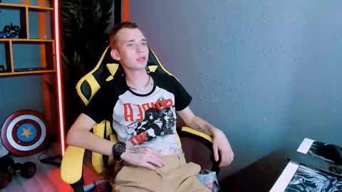 Snapshot of tim_blackk chatting on September 14, 8:55 pm Tim online show from September 14, 8:55 pm