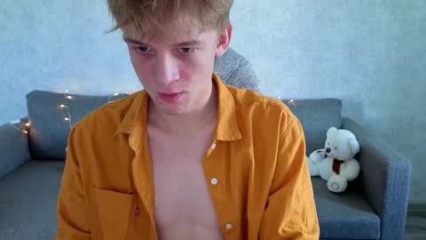 Snapshot of timmy7topcut chatting on October 15, 6:21 am Timmy online show from October 15, 6:21 am
