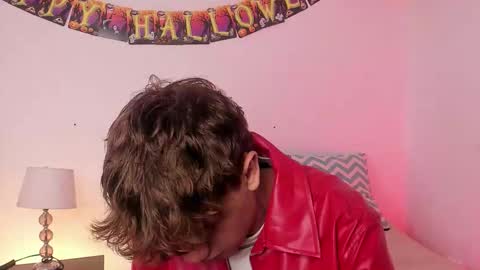 Snapshot of timothy_ross chatting on October 17, 9:30 pm Timothy 21 years old online show from October 17, 9:30 pm