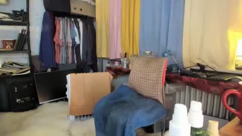 Snapshot of tittkiss chatting on October 17, 9:02 am liebe es mich nackt vor der cam zu zeigen online show from October 17, 9:02 am