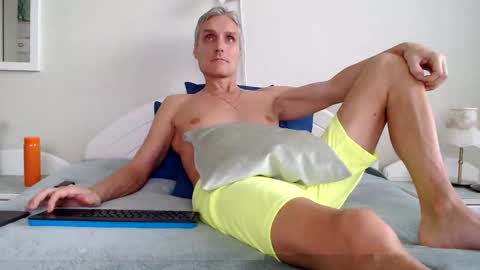 Snapshot of toffmen chatting on October 19, 3:04 pm Daniel Bisexual uncut 20cm online show from October 19, 3:04 pm