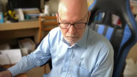 Snapshot of togbear chatting on February 27, 11:10 am Togbear online show from February 27, 11:10 am