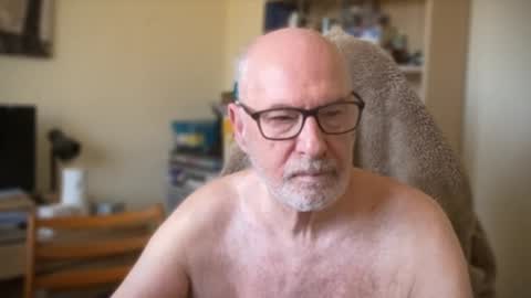 Snapshot of togbear chatting on February 28, 9:47 am Togbear online show from February 28, 9:47 am