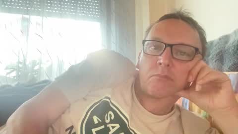 Snapshot of tom6644 chatting on October 18, 4:12 pm Tom online show from October 18, 4:12 pm