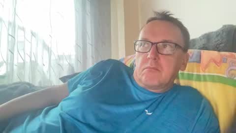 Snapshot of tom6644 chatting on October 12, 4:12 pm Tom online show from October 12, 4:12 pm