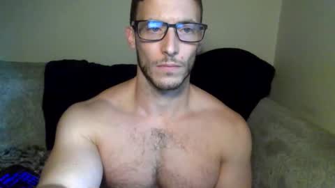 Snapshot of tom90ukx chatting on October 18, 5:29 pm tom90ukx online show from October 18, 5:29 pm