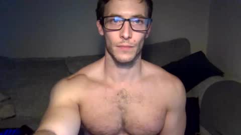 Snapshot of tom90ukx chatting on March 7, 4:00 pm tom90ukx online show from March 7, 4:00 pm