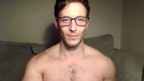Snapshot of tom90ukx chatting on December 6, 5:11 pm tom90ukx online show from December 6, 5:11 pm