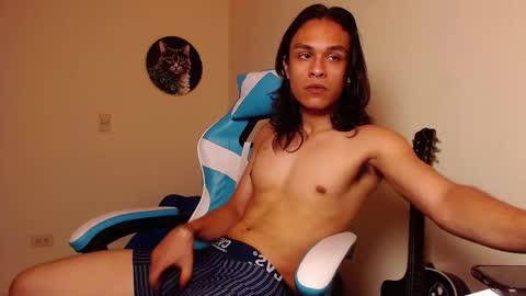 Snapshot of tom_1945 chatting on October 11, 5:33 am tom online show from October 11, 5:33 am