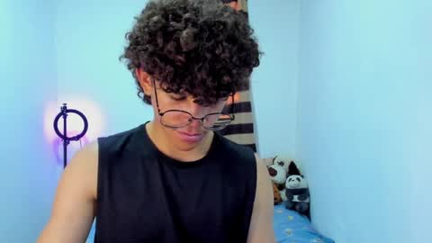 Tom Blue online show from April 25, 7:00 pm