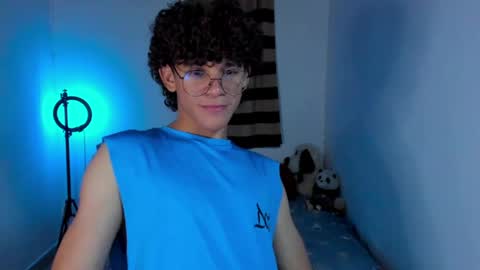 Tom Blue online show from April 21, 2:51 am