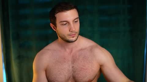 Tom online show from April 25, 4:04 pm