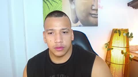 Snapshot of tom_muscle1 chatting on December 2, 12:05 pm Tom muscle1 online show from December 2, 12:05 pm