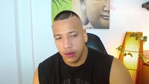 Snapshot of tom_muscle1 chatting on December 3, 11:54 am Tom muscle1 online show from December 3, 11:54 am