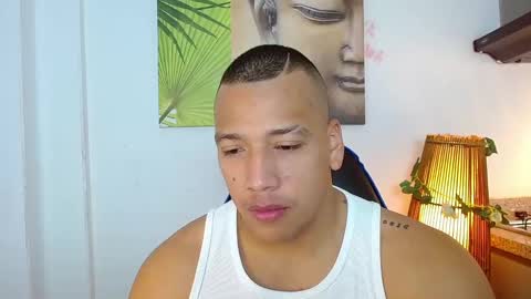 Snapshot of tom_muscle1 chatting on December 4, 12:03 pm Tom muscle1 online show from December 4, 12:03 pm