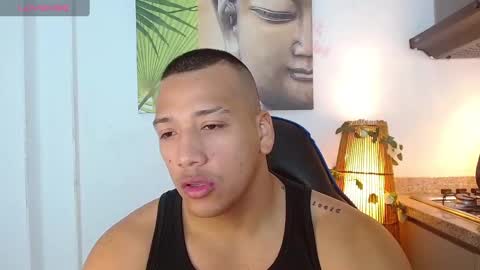 Snapshot of tom_muscle1 chatting on February 6, 11:54 am Tom muscle1 online show from February 6, 11:54 am