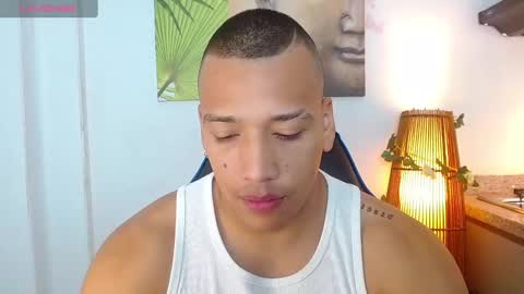 Snapshot of tom_muscle1 chatting on January 26, 12:01 pm Tom muscle1 online show from January 26, 12:01 pm