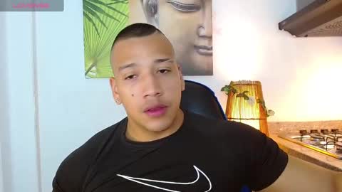 Snapshot of tom_muscle1 chatting on February 22, 12:08 pm Tom muscle1 online show from February 22, 12:08 pm