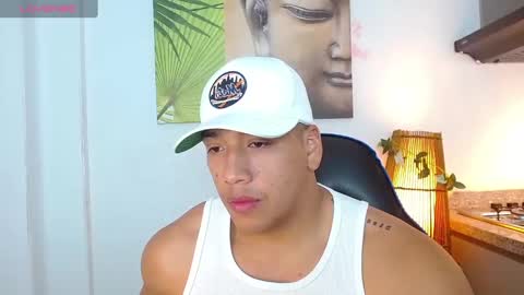 Snapshot of tom_muscle1 chatting on January 9, 11:47 am Tom muscle1 online show from January 9, 11:47 am