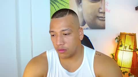 Snapshot of tom_muscle1 chatting on December 21, 12:38 pm Tom muscle1 online show from December 21, 12:38 pm