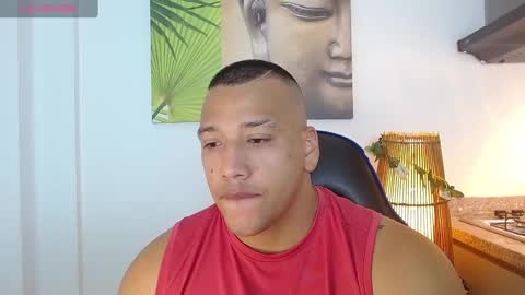 Snapshot of tom_muscle1 chatting on March 8, 12:06 pm Tom muscle1 online show from March 8, 12:06 pm