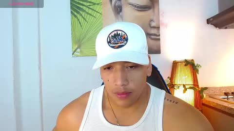 Snapshot of tom_muscle1 chatting on January 21, 11:51 am Tom muscle1 online show from January 21, 11:51 am