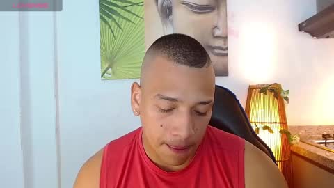 Snapshot of tom_muscle1 chatting on February 8, 12:06 pm Tom muscle1 online show from February 8, 12:06 pm