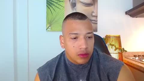 Snapshot of tom_muscle1 chatting on March 4, 12:01 pm Tom muscle1 online show from March 4, 12:01 pm