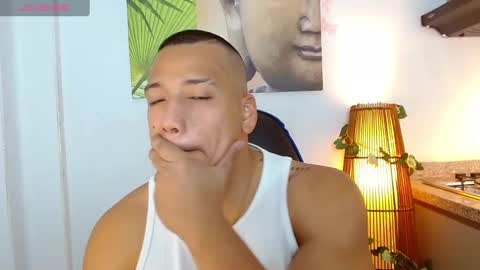 Snapshot of tom_muscle1 chatting on January 19, 12:17 pm Tom muscle1 online show from January 19, 12:17 pm