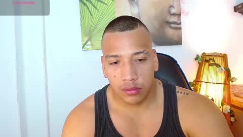 Snapshot of tom_muscle1 chatting on December 28, 12:14 pm Tom muscle1 online show from December 28, 12:14 pm