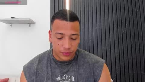 Snapshot of tom_muscle1 chatting on September 11, 12:04 pm Tom muscle1 online show from September 11, 12:04 pm