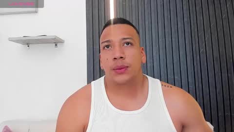 Snapshot of tom_muscle1 chatting on September 10, 11:53 am Tom muscle1 online show from September 10, 11:53 am