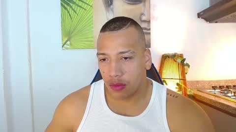 Snapshot of tom_muscle1 chatting on February 14, 11:53 am Tom muscle1 online show from February 14, 11:53 am