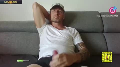 Snapshot of tomhardic chatting on January 18, 7:37 pm TOM online show from January 18, 7:37 pm