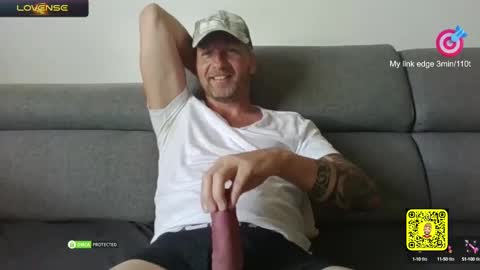 Snapshot of tomhardic chatting on February 19, 12:14 am TOM online show from February 19, 12:14 am