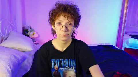 Snapshot of tommiehi chatting on February 26, 5:42 am Tommie online show from February 26, 5:42 am